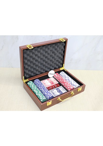 Deri Çantalı 200 Chip ve 2 Adet Iskambil Kağitına Sahip Poker Oyunu ALK4229 - Lisinya