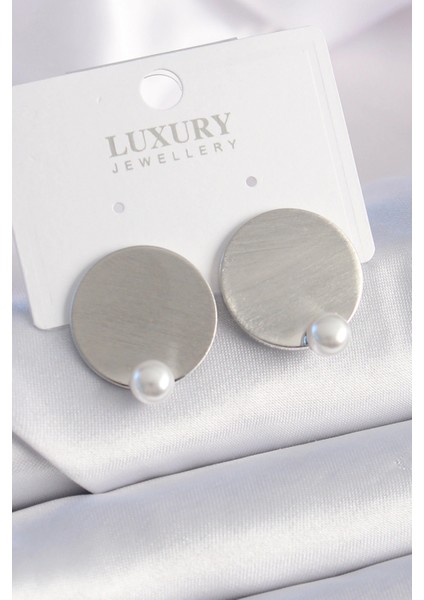 Pirinç Gümüş Renk Plaka Model Inci Detay Kadın Küpe - TJ-BKP9526