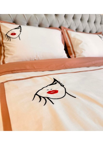 Kız Desenli Vizon Renkli Yastık Kılıfı