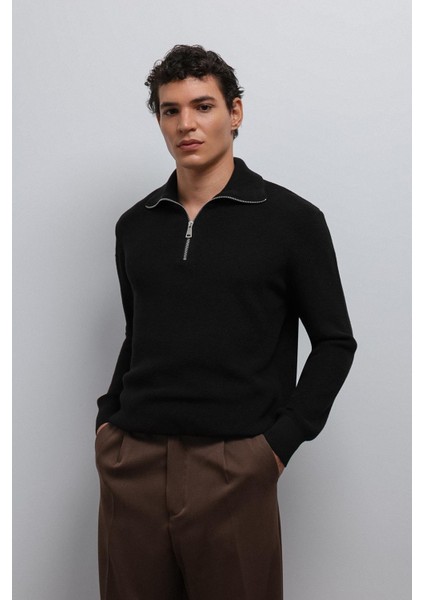 Siyah Fermuarlı Triko Erkek Kazak