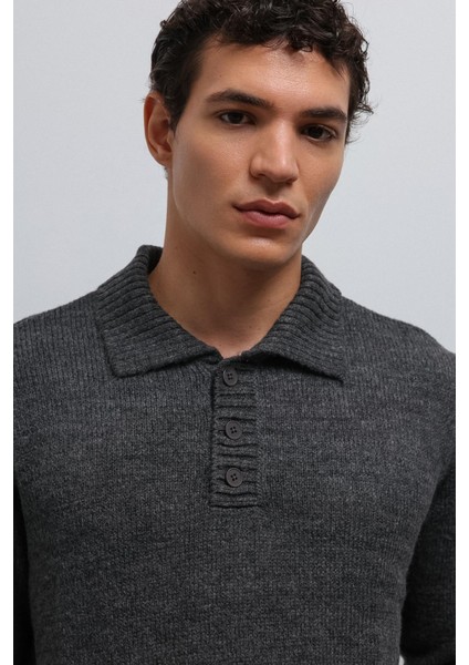 Gri Melanj Düğmeli Yaka Erkek Kazak