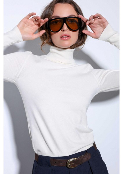 Ekru Dik Yaka Triko Kazak