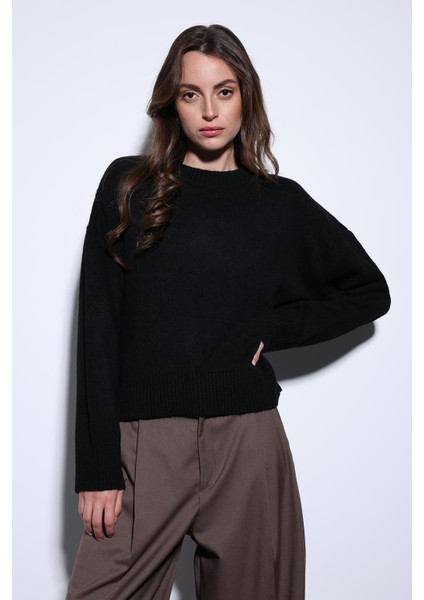 Siyah Yün Karışımlı Kadın Kazak