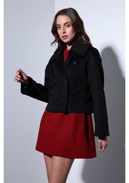 Siyah Kruvaze Kadın Kısa Kaban