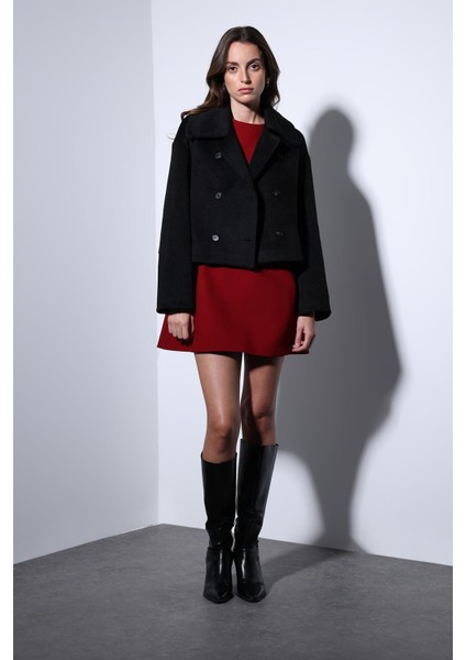 Siyah Kruvaze Kadın Kısa Kaban fiyatları