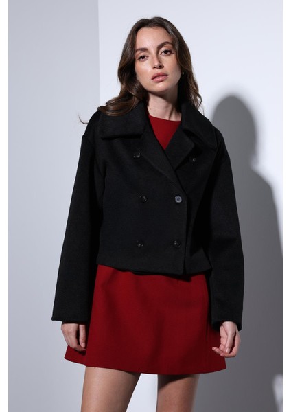 Siyah Kruvaze Kadın Kısa Kaban modelleri