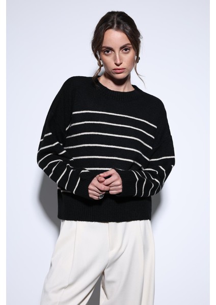 Siyah Çizgili Triko Kazak modelleri