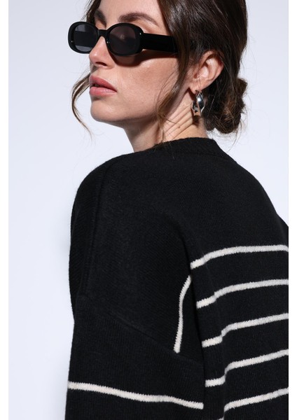 Siyah Çizgili Triko Kazak indirimleri