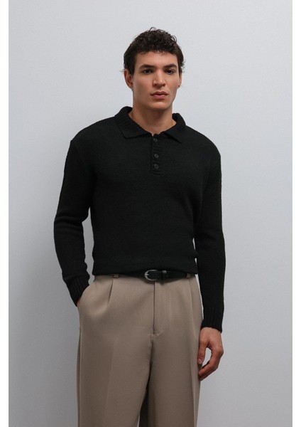 Siyah Düğmeli Yaka Erkek Kazak