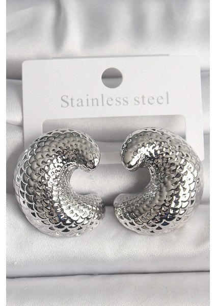 Pirinç Gümüş Renk Yılan Sırtı Işlemeli Yarım Halka Model Kadın Küpe - TJ-BKP10158