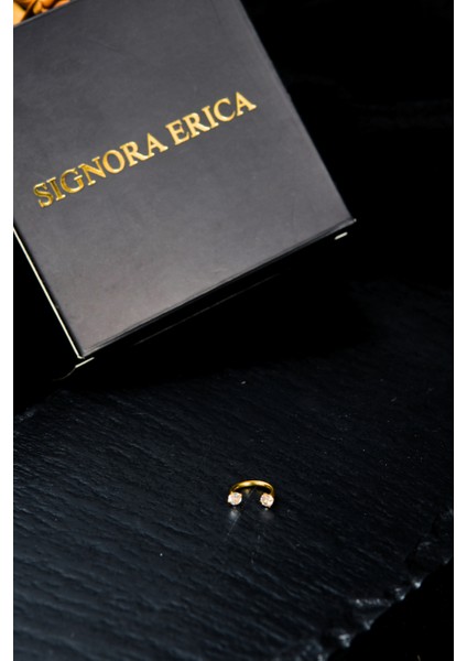 Iki Ucu Yuvarlak Içine Giren Taşlı Hem Tragus Hem Kıkırdak Piercing