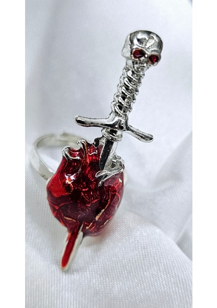 Ayarlanabilir Kırmızı Mineli Kalpli Hançer Yüzük