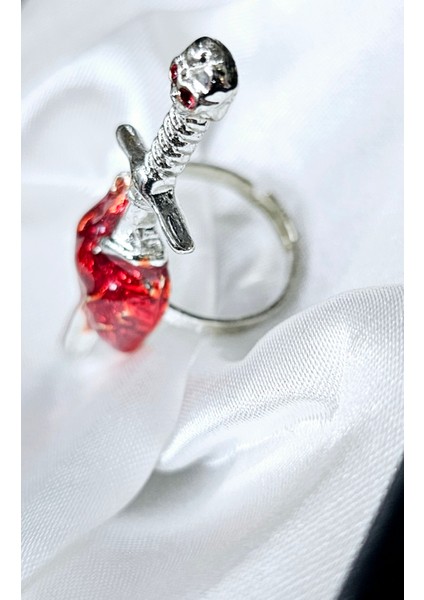 Ayarlanabilir Kırmızı Mineli Kalpli Hançer Yüzük fiyatları