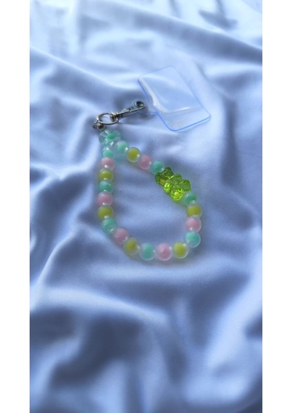 Pastel Boncuklu Ayıcık Charm – Tatlılık ve Tarz Bir Arada