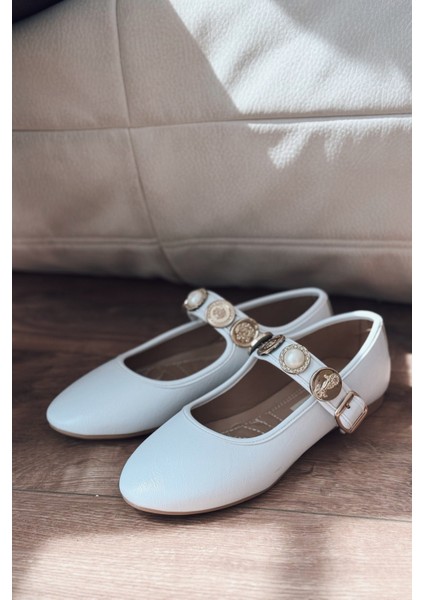 Brosta Mat Deri Toka Detaylı Beyaz Kadın Babet indirimleri