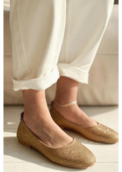 Lodiya Saten Taş Detaylı Babet Bej