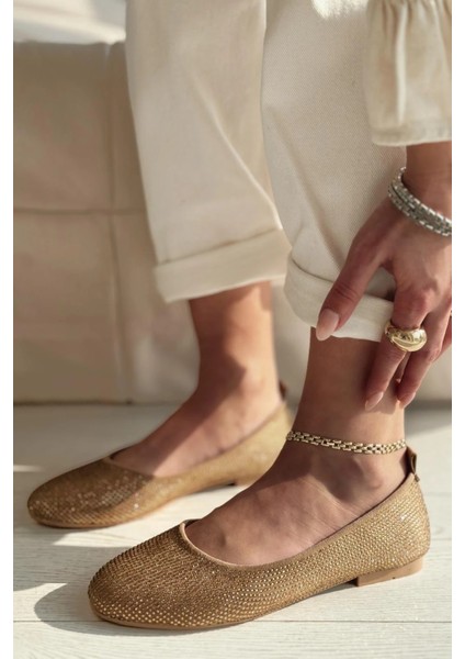 Lodiya Saten Taş Detaylı Babet Bej fiyatları