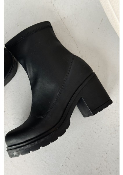 Tarion Streç Siyah Fermuarlı Günlük Kadın Bot fiyatları