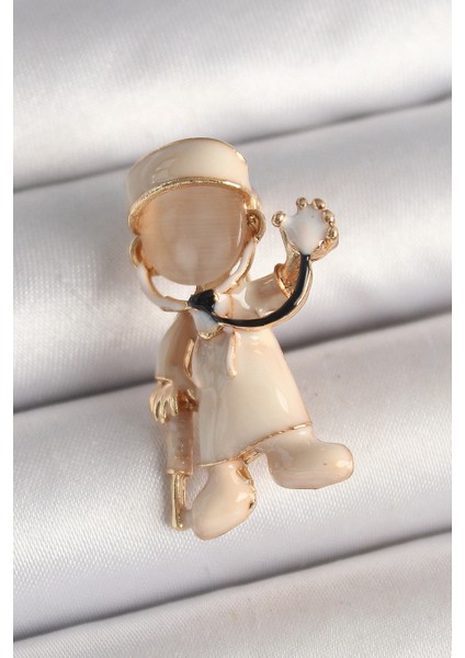 Pirinç Gold Renk Beyaz Mineli Doktor Model Kadın Broş - TJ-BR428