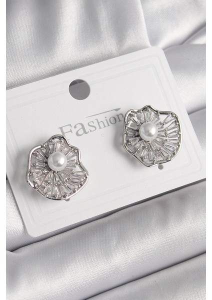 Pirinç Gümüş Renk Zirkon Taşlı Çiçek Model Inci Detay Kadın Küpe - Lisinya