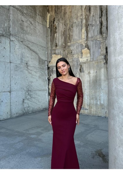 Kadın Esnek Krep Kumaş Kolları Tül ve Taş Detaylı Önü Drapeli Maxi Boy Balık Abiye Elbise Bordo 583118 fiyatları