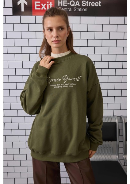Nakışlı Sweatshirt Yosun Yeşili modelleri