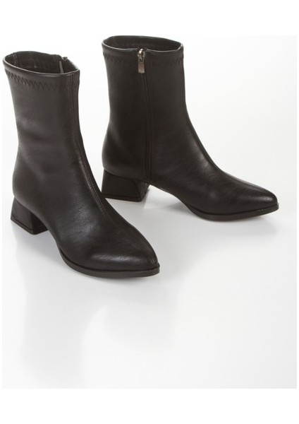 Siyah Cilt Kısa Kalın Topuklu Sivri Burunlu Günlük Bot Cnr