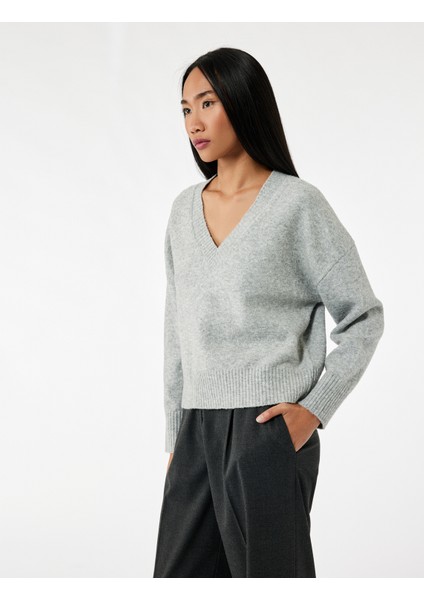 Uzun Kollu V Yaka Triko Kazak