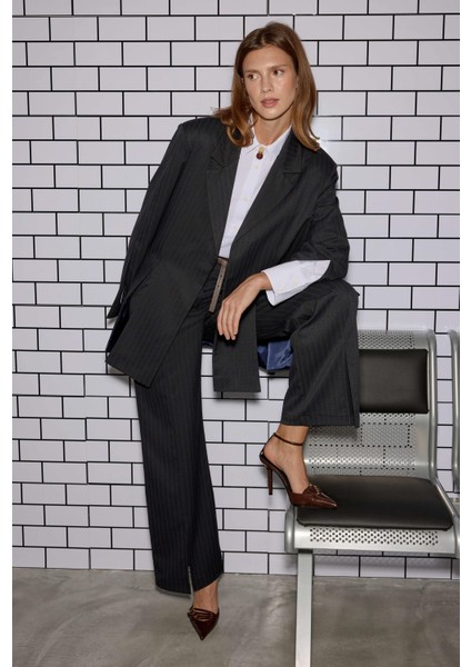 Yırtmaç Detaylı Ceket Lacivert