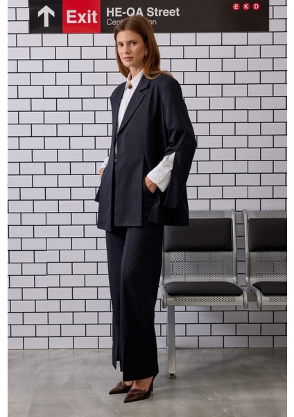 Yırtmaç Detaylı Ceket Lacivert fırsatları