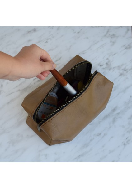 Kahverengi Hakiki Deri Makyaj ve Seyahat Çantası, Şıklık ve Dayanıklılık Sunar fiyatları