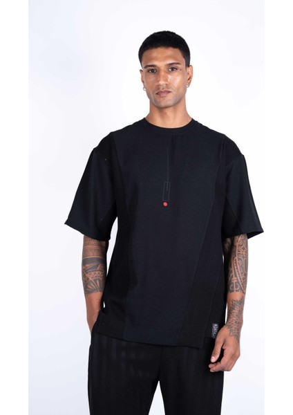 Erkek Kısa Kollu Siyah Renkli , Minimal Baskılı Modelli, Pamuklu Regular Kalıp T-Shirt