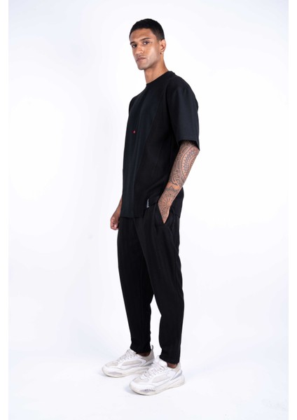 Erkek Kısa Kollu Siyah Renkli , Minimal Baskılı Modelli, Pamuklu Regular Kalıp T-Shirt modelleri