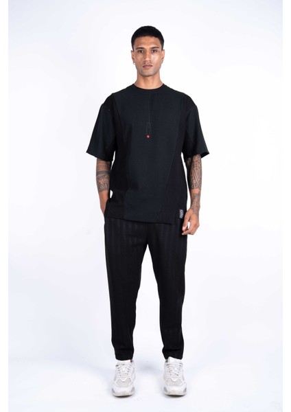 Erkek Kısa Kollu Siyah Renkli , Minimal Baskılı Modelli, Pamuklu Regular Kalıp T-Shirt fırsatları