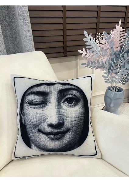 Açık Gri Fornasetti Lina Cavalieri Yüz Temalı Kırlent Kılıfı 45X45