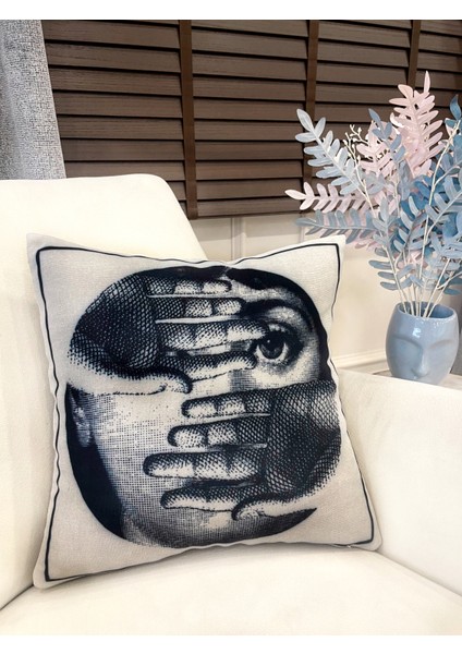 Açık Gri Fornasetti Lina Cavalieri Yüz Temalı Kırlent Kılıfı 45X45