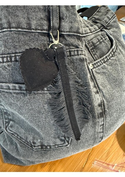 El Işçiliği Kalp Yaprak Detaylı Denim Çanta Charm