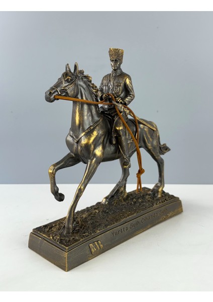 Mustafa Kemal Atatürk Heykeli 26 x 24 cm fiyatları