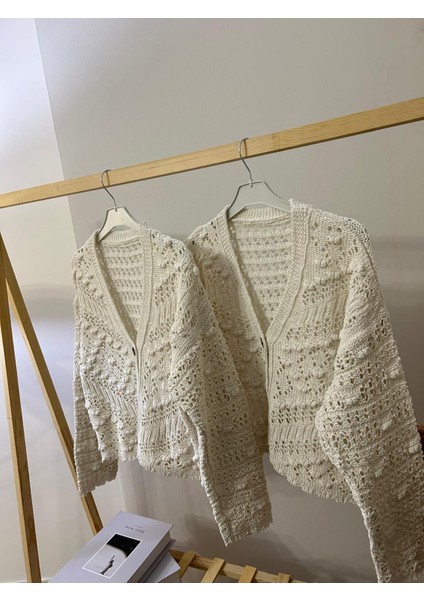 Düğmeli Ponponlu Ajurlu Hırka fiyatları