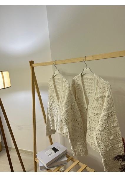 Düğmeli Ponponlu Ajurlu Hırka modelleri