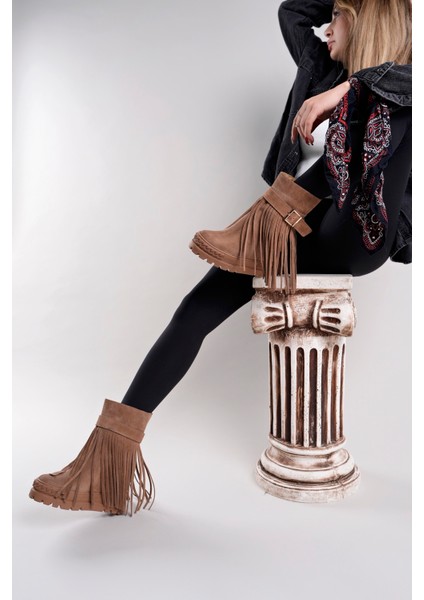 Rio Model Hakiki Deri Yuvarlak Burun Dolgu Taban Gizli Ökçe Püsküllü Tokalı Kadın Günlük Bot