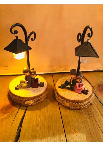 Sokak Lambası Altındaki Sevgili Çift Işıklı Biblo