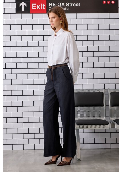 Yırtmaç Detaylı Pantolon Lacivert fırsatları