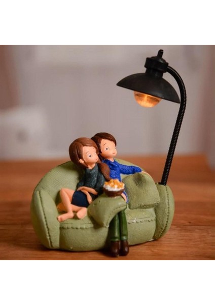 Koltukta Oturan Mutlu Sevgililer Işıklı