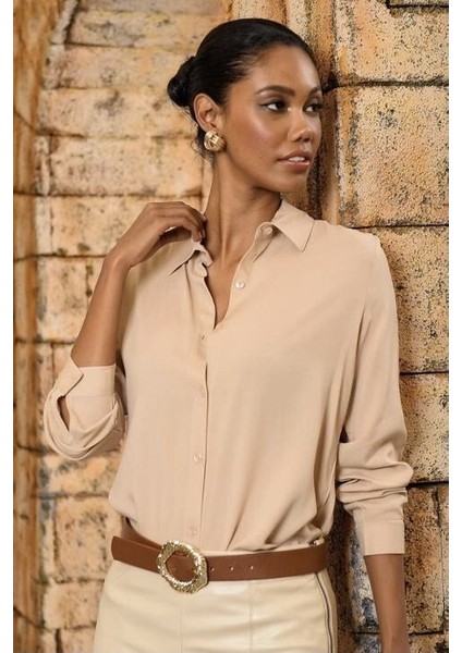 Dokuma Viskon Kadın Gömlek – Regular Fit, Sütlü Kahve, Günlük Şıklık ve Rahat Kesim