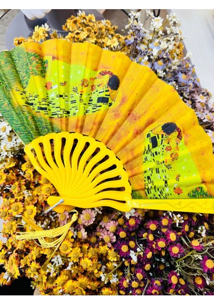 Plastik Desenli Yelpaze