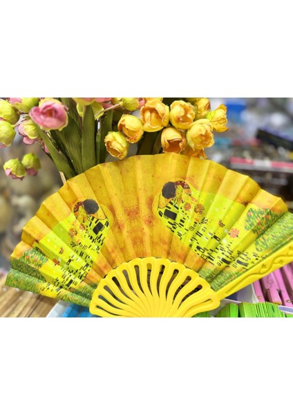 Plastik Desenli Yelpaze