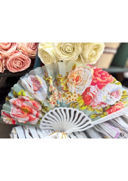 Plastik Desenli Yelpaze