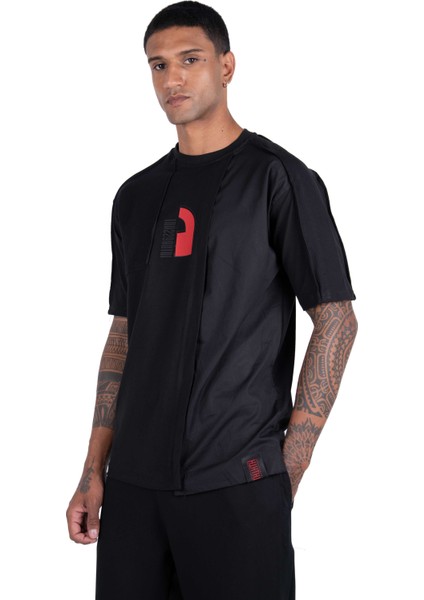 Erkek Asimetrik Kesim Kısa Kollu Poplin Garni Detaylı Baskılı Pis Dikişli Siyah Regular Fit T-Shirt fiyatları