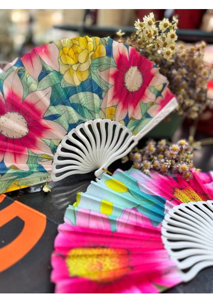 Plastik Desenli Yelpaze